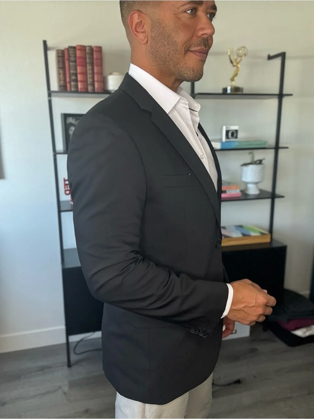 Hugo Boss Men's Classic Black Blazer - Elegant Tailored Jacket